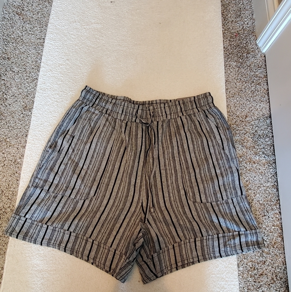 Royalty for me. NWOT LINEN SHORTS  SZ LARGE